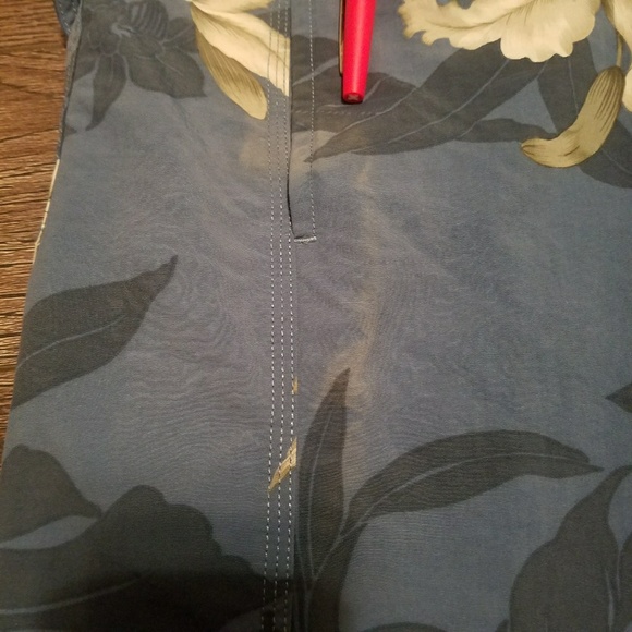Lot of 2 Tommy Bahama swim trunks SZ Large floral - Picture 8 of 8